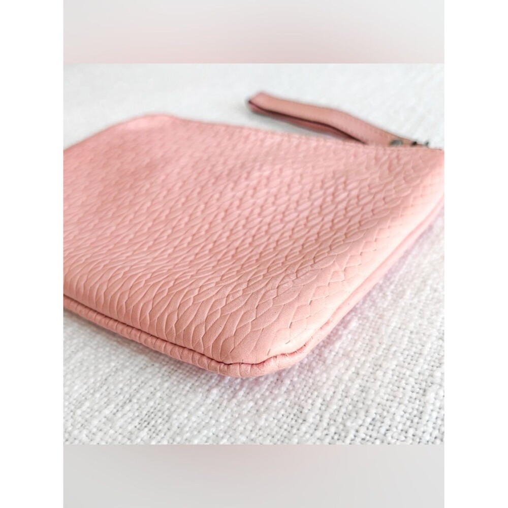 Patricia Nash woven leather wristlet. - Picture 5 of 16